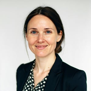 a linkedin profile picture of a digital facility lead at an enterprise company a woman
